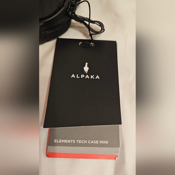 NWT Alpaka Elements tech Case MINI Sling Bag Purse murse - Picture 5 of 7